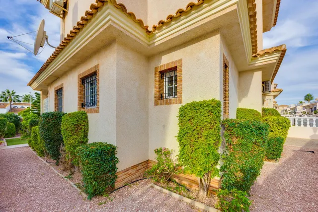 Exclusiva Villa con Jardin de ensueño en Los Dolses, a pasos de La Zenia Boulevard — 10