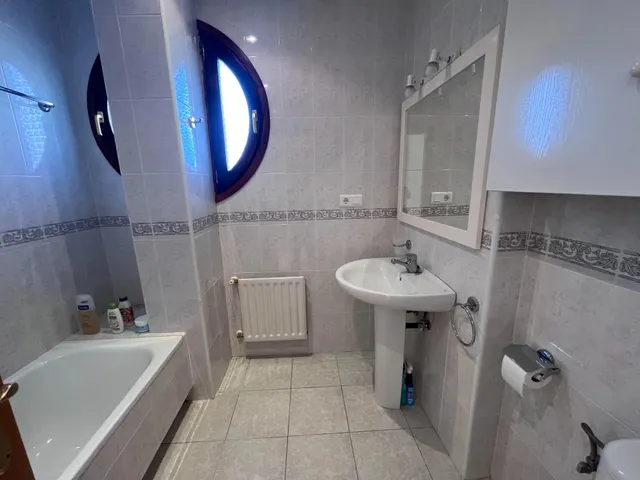 Gran piso de esquina de 3 dormitorios con garaje cerrado opcional en Colindres — 6