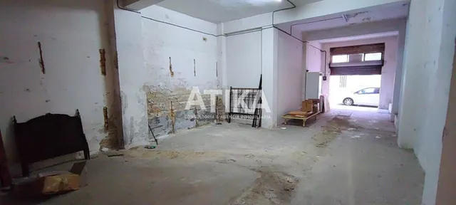 LOCAL EN VENTA CON BUENA UBICACIÓN Y PASO DE GENTE — 2