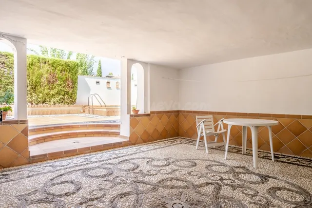 Chalet exclusivo en  una sola planta en el centro de La Zubia 5 dormitorios, piscina  y garaje — 4