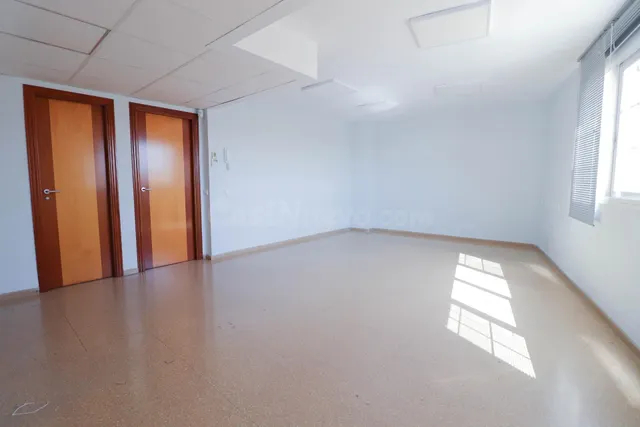 SE VENDE AMPLIA OFICINA EN VILLA INÉS - HUÉRCAL DE ALMERÍA - foto 2