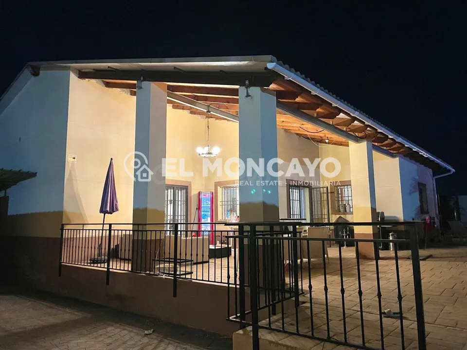 Fantástica finca rústica con piscina privada e instalaciones para caballos junto al Parc Natural del Fond en Dolores, Alicante