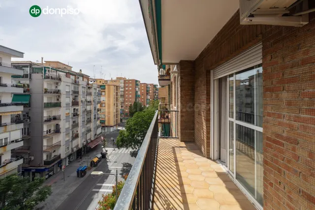 ✨ Piso de 3 dormitorios con terraza en el Zaidín – Espacio, comodidad y agradables vistas — 2
