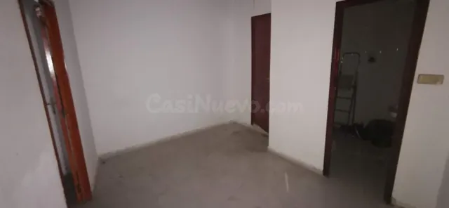 Local Almecen cochera en zona paisos catalans
