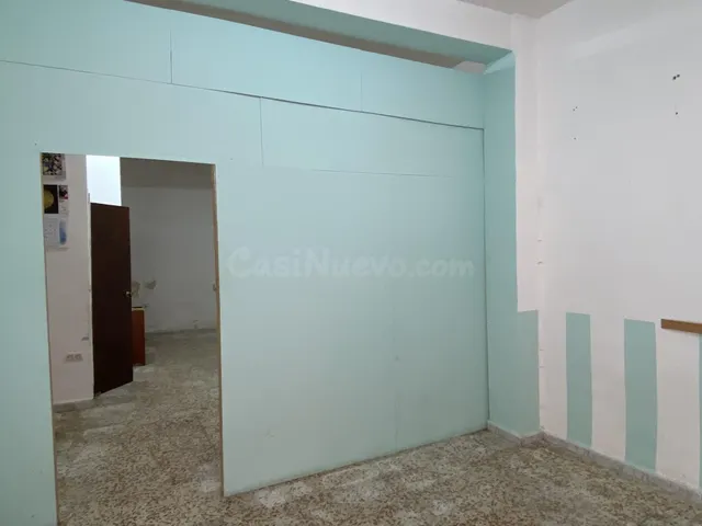 Local comercial junto entre Av. Barcelona y Av. Libia - foto 3