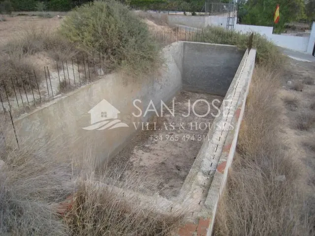 VENTA DE PARCELA CON POSIBILIDAD DE ALBERGUE EN ASPE EN LAS 