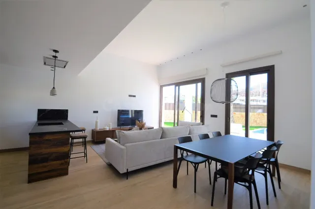SE VENDE VILLA DE LUJO CON 3 DORMITORIOS Y PISCINA PROPIA EN - foto 5