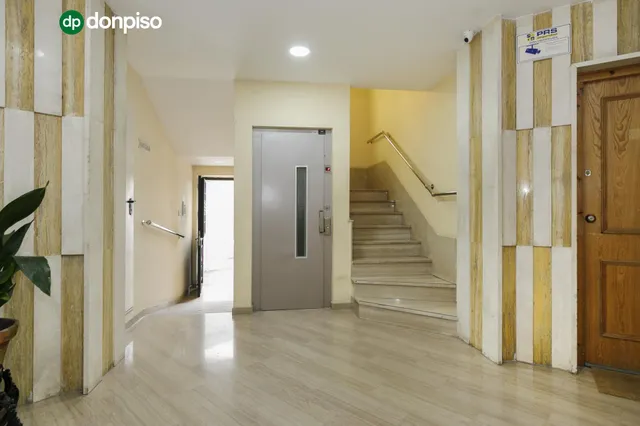 EXCLUSIVO PISO DE 253 m2 EN GRANADA CENTRO – 2.800 €/MES DE RENTABILIDAD — 32
