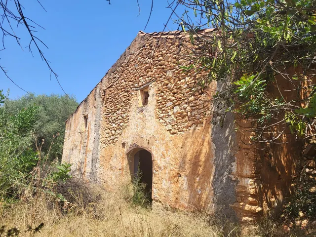 MASIA PARA REFORMAR CON TERRENO EN TÉRMINO DE VALL D'ALBA, LUZ Y AGUA CERCA — 22
