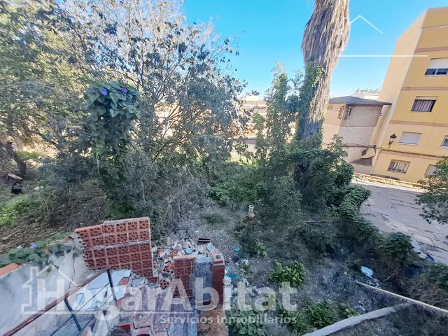 AMPLIA CASA CON 2 TERRAZAS PARA REFORMAR EN EL CENTRO — 35