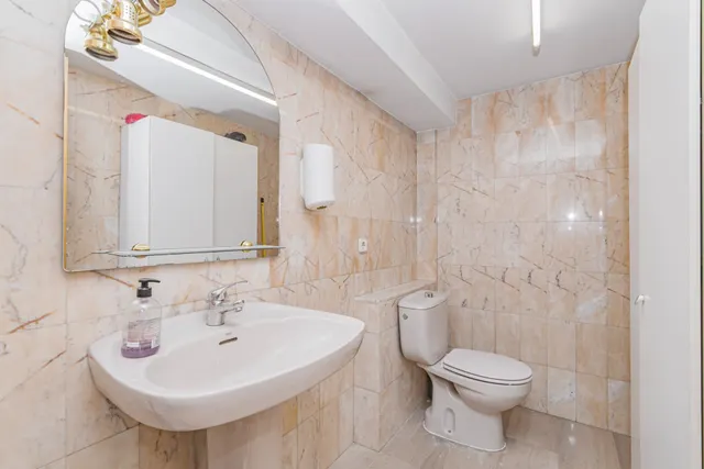 ¡oportunidad única! local comercial en avenida andalucia — 18