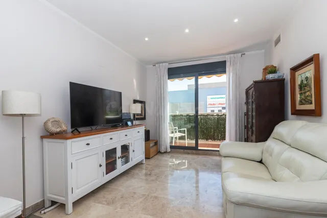 PISO CON TERRAZA, PISCINA, GARAJE Y TRASTERO EN VIALIA — 5