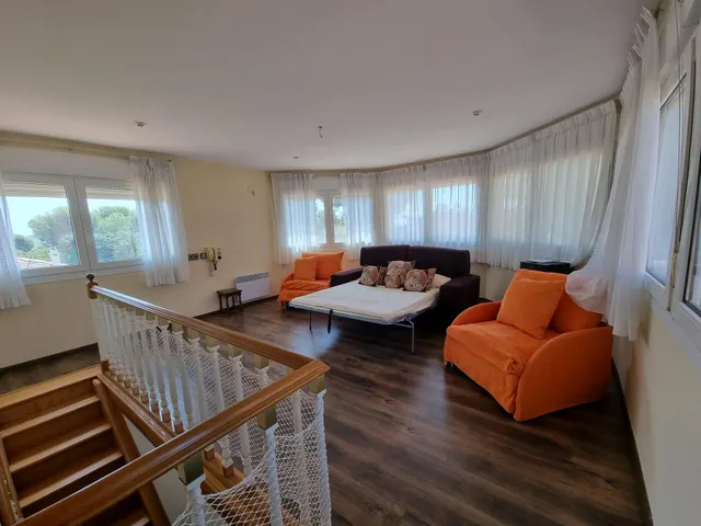 Chalet con patio, piscina, jardin, tenis, porche ,bodega  y garage — 11