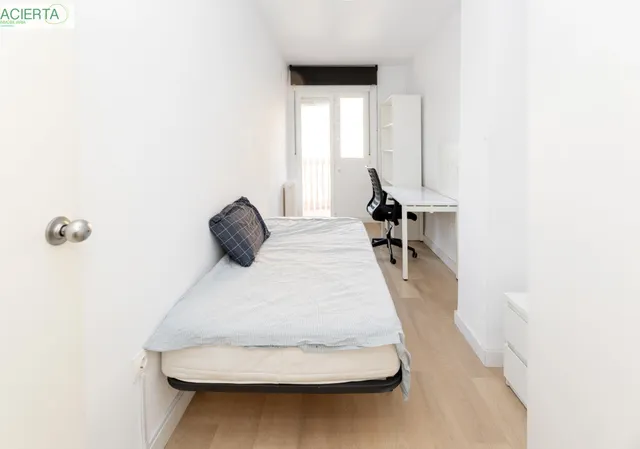 ¡Oportunidad Única en Granada! Piso Espectacular  en Plaza de Gracia — 13