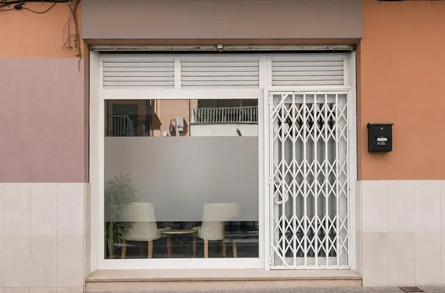 Se vende local reformado en el Fortí — 22