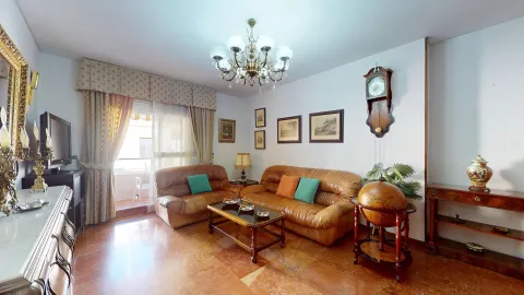 Amplio piso de 141 m2 con cochera y trastero en calle Gonzalo Ximénez de Quesada