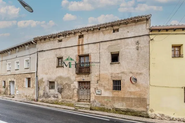Amplia casa de Pueblo en Arcos, Burgos - Oportunidad Única