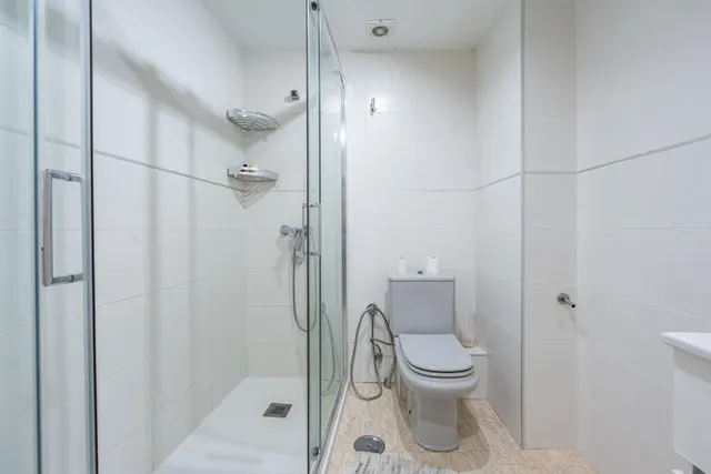 VIVIENDA CON MUCHAS POSIBILIDADES EN CALLE FUENCARRAL — 15