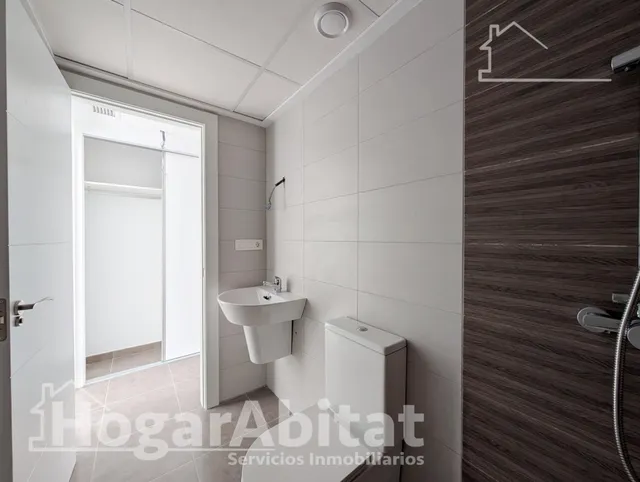 Estrena estilo de vida en este moderno adosado con gran porche, terraza, patio y piscina comunitaria — 27