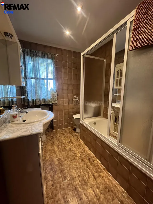 Piso de 4 Hab. y 2 Baños con Calefacción Incluida y Ascensor  (Centro) - Estudiantes — 7