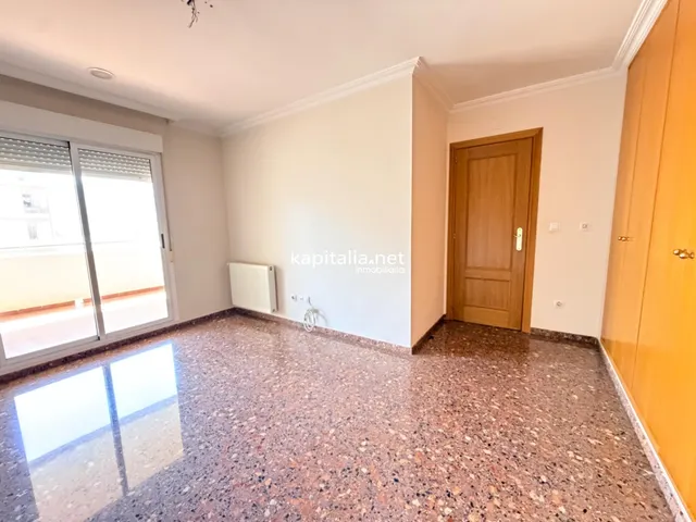 Piso con vistas en urbanización con piscina — 10