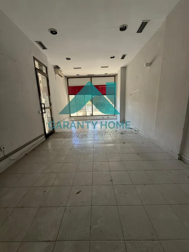 SE VENDE O SE ALQUILA LOCAL EN LA GALERIA COMERCIAL EL DESCU - foto 2