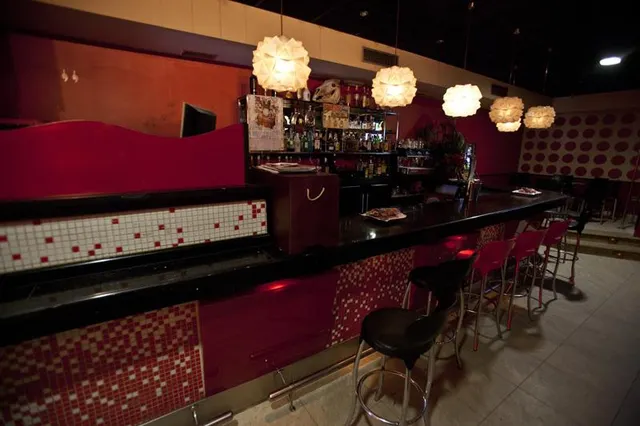 Pub en pleno funcionamiento en venta en Quintanar del Rey. — 21