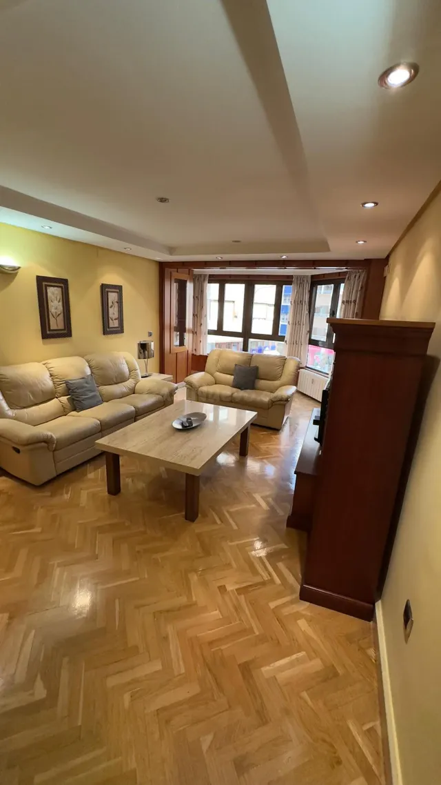 Piso de 4 habitaciones en una zona fantástica de Albacete - foto 2