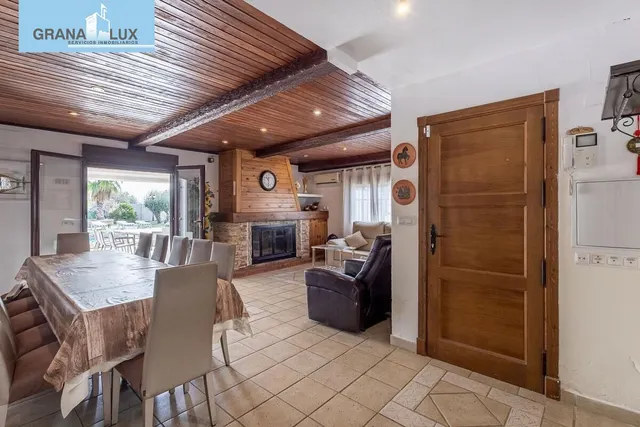 Chalet independiente con pozo propio y placas solares — 23