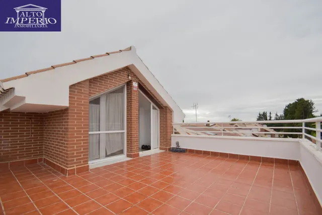 Unifamiliar pareada en rebites, con patio, solárium y garaje — 30