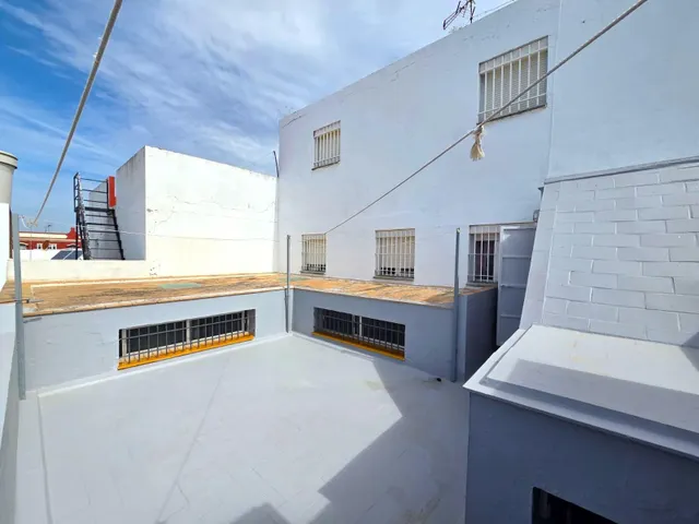 GRAN CASA DE TRES PLANTAS, 5 DORMITORIOS, TERRAZAS Y GARAJE EN CHICLANA DE LA FRONTERA — 8