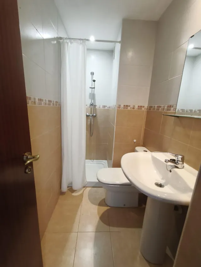 Luminoso piso de 2 dormitorios con amplia terraza y 2 garajes en Los Pacos, Fuengirola — 10