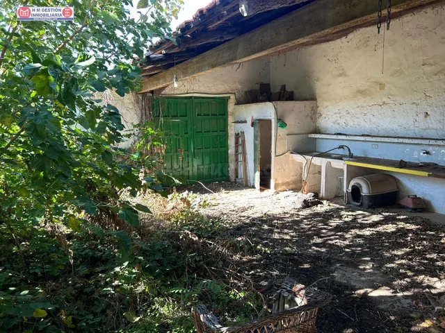 SE VENDE CASA PARA REFORMA ÍNTEGRA CON SALIDA A DOS CALLES, 