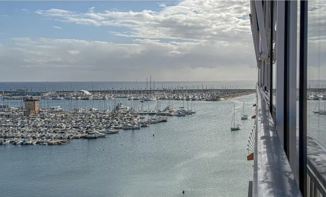 Ático reformado con vistas al mar, enorme terraza y piscina a 50 m de la playa en Torrevieja — 38