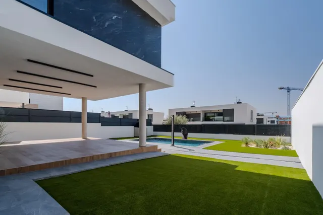 Chalet Pareado de Diseño Vanguardista con Piscina y Máxima Eficiencia Energética en El Bosque — 46