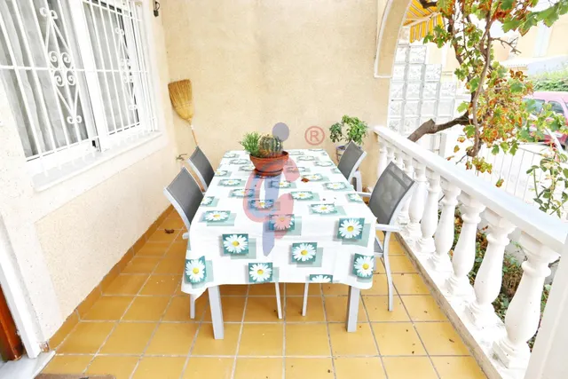 Espectacular bungalow en esquina con gran solárium, jardín privado y piscina en Guardamar del Segura — 6