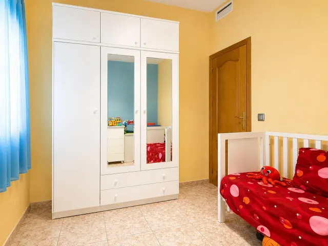 CASA INDEPENDIENTE CON 966 M/2 DE PARCELA EN NUEVO HIGUERON . — 16
