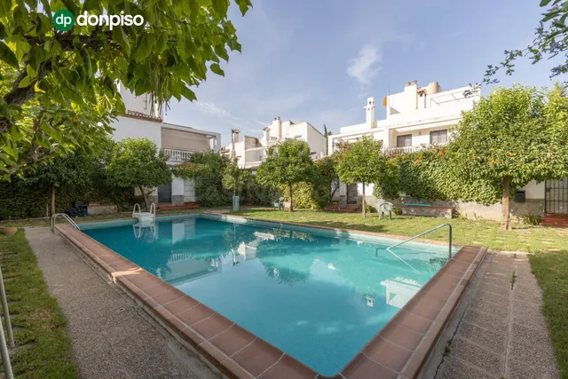 Exclusiva vivienda con piscina en la zona del Serrallo con piscina comunitaria — 4