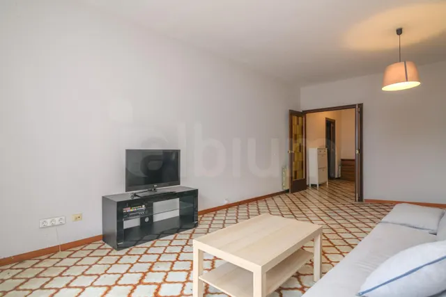 Amplio piso de 4 habitaciones con terraza, parking y trastero — 38