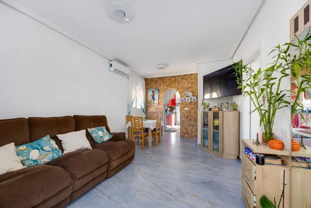 Bungalow planta alta reformado, en residencial con piscina comunitaria — 12