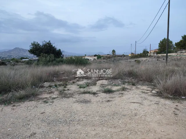 SE VENDE TERRENO EN ASPE. ZONA BIEN COMUNICADA — 14