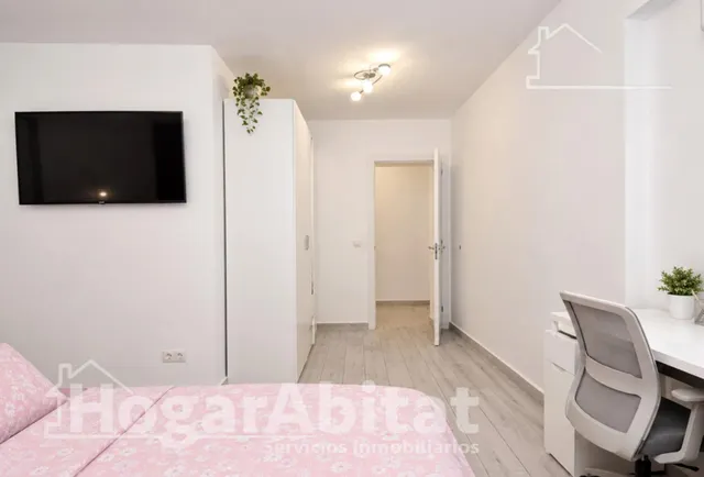 Exclusiva ubicación junto a la playa en este piso reformado con amplio balcón y ascensor en la Malvarrosa — 16