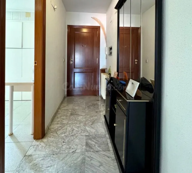 Con garaje, trastero y terraza privada de 90m2 en el centro  - foto 5