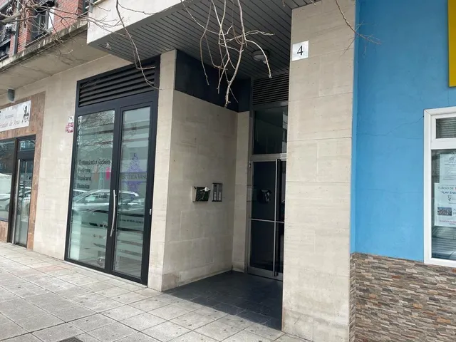 SE VENDE PLAZA DE GARAJE EN LA ROSALEDA — 8