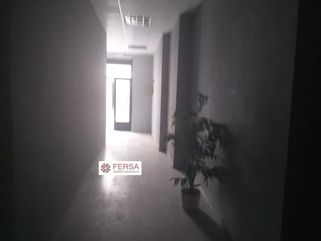 SE VENDEN TRES LOCALES COMERCIALES EN PLENO CENTRO. — 35