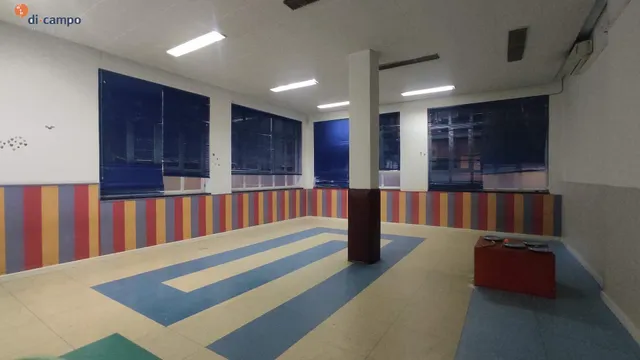 AMPLIO LOCAL EN VENTA, PASEO SAN ISIDRO, VALLADOLID. FACHADA A TRES CALLES. — 5
