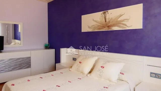 SE VENDE ESPECTACULAR CHALET EN PINOSO. — 17