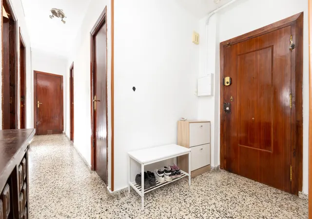 En Venta Piso de 4 dormitorios con ascensor, ideal para reformar a tu gusto. — 7