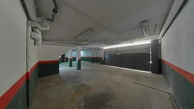 Gran casa con garaje y piscina — 25