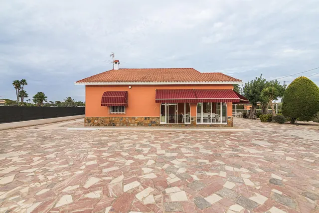 Chalet sito en Valverde con 6 habitaciones, 3 baños, piscina y garaje — 6
